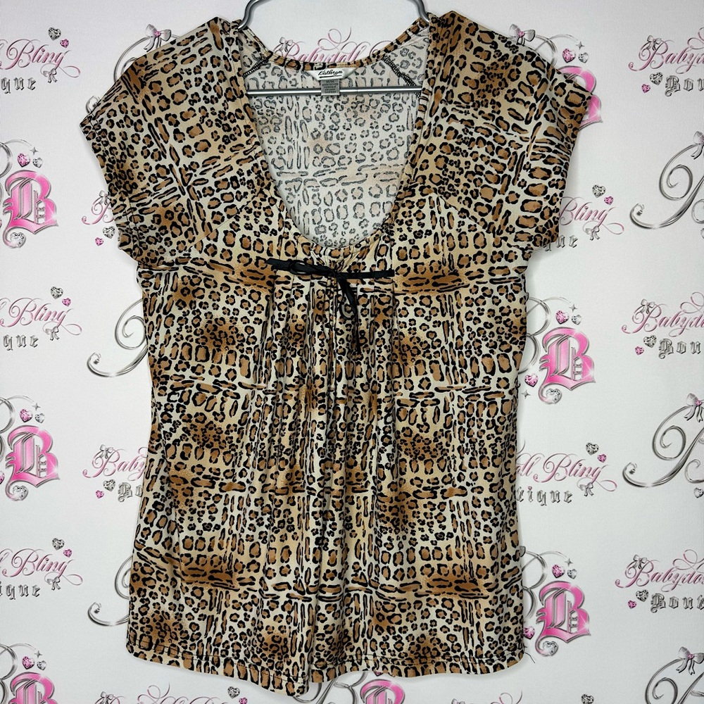 Kathryn top animal print with ribbon 🎀 bow accent stretchy soft *flaw* y2k MOB
